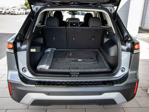 Certified 2025 Volkswagen Tiguan S image 17