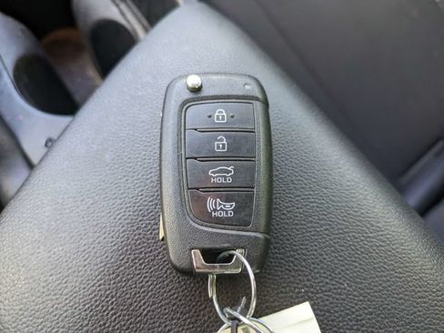 Used 2024 Hyundai Elantra SE FWD image 27