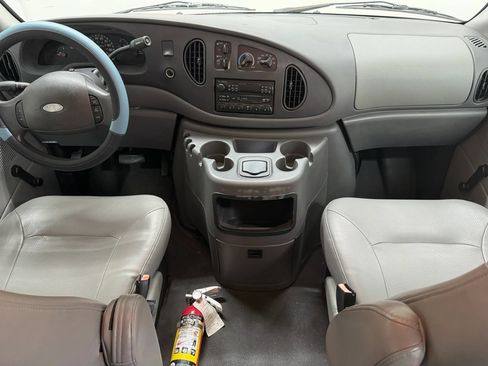 Used 2003 Ford E-350 and Econoline 350 XL RWD image 46
