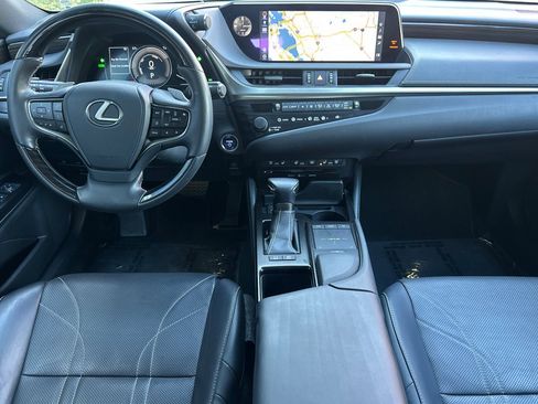 Certified 2019 Lexus ES 300h w/ Luxury Package image 17