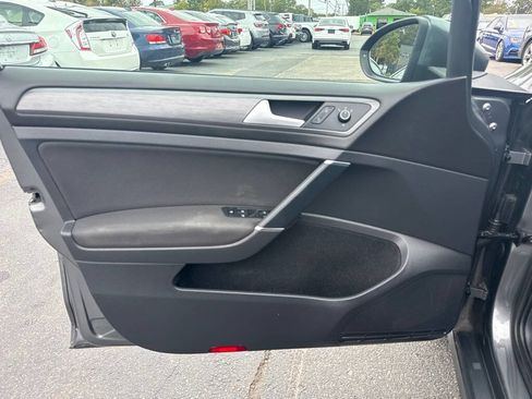 Used 2019 Volkswagen e-Golf SE w/ Driver Assistance Package image 31