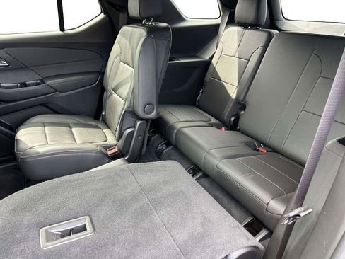 Used 2022 Chevrolet Traverse RS FWD image 10