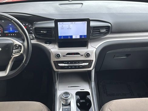 Certified 2023 Ford Explorer XLT image 9