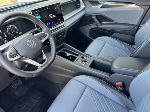 New 2026 Volkswagen Tiguan SE FWD image 8