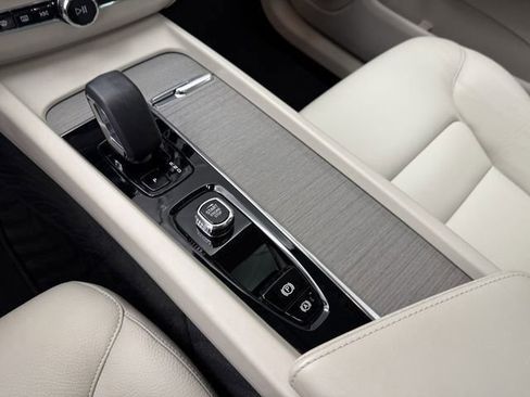 Used 2023 Volvo XC60 B5 Plus w/ Climate Package image 19