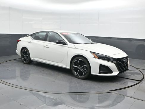 Used 2024 Nissan Altima 2.5 SR image 4