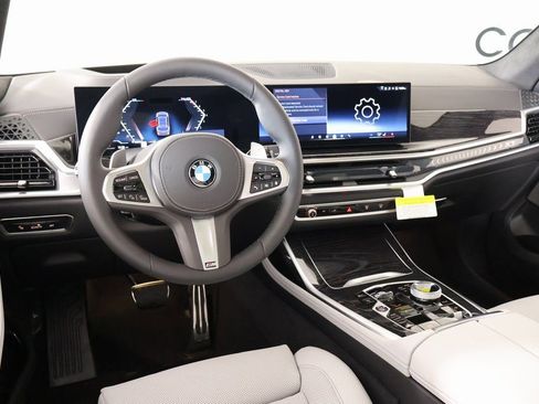New 2026 BMW X7 xDrive40i w/ M Sport Package AWD/4WD image 2
