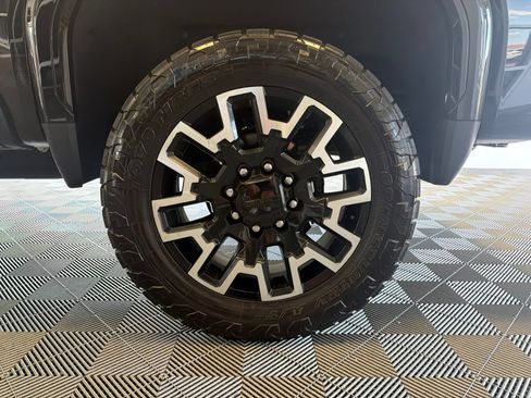Used 2024 GMC Sierra 2500 Denali Ultimate AWD/4WD image 10