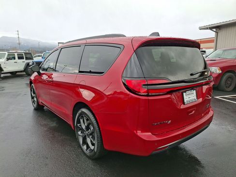 New 2026 Chrysler Pacifica Limited w/ S Appearance Package image 6