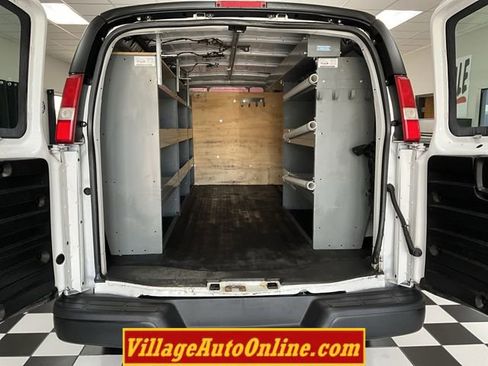 Used 2017 Chevrolet Express 2500 Extended RWD image 24