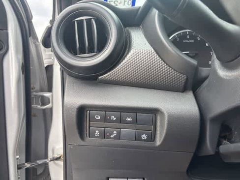 Used 2020 Nissan Kicks S image 10