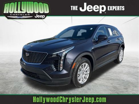 Used 2023 Cadillac XT4 Luxury w/ Cold Weather Package FWD image 1