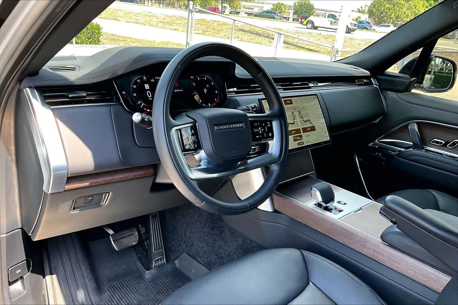 Used 2025 Land Rover Range Rover SE AWD/4WD image 30