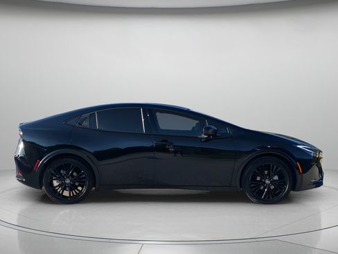 Used 2026 Toyota Prius FWD image 39