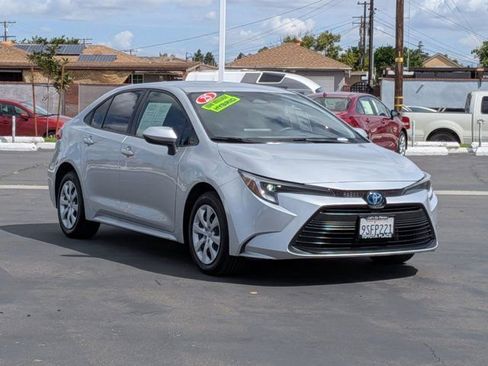 Used 2025 Toyota Corolla LE FWD image 3