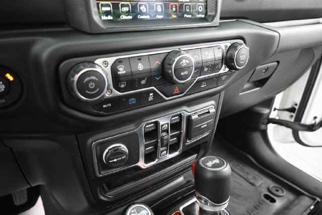 Used 2023 Jeep Wrangler Unlimited Sahara w/ Cold Weather Group AWD/4WD image 33