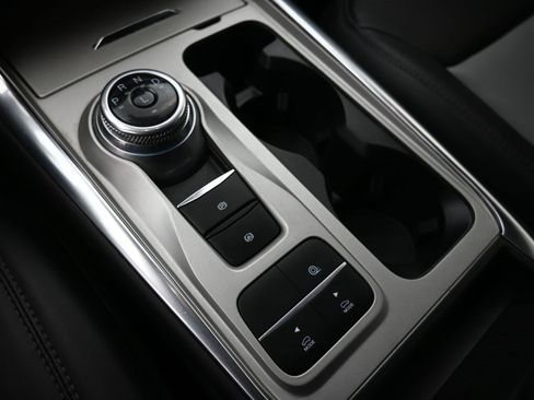 Certified 2022 Ford Explorer XLT w/ Equipment Group 202A image 31