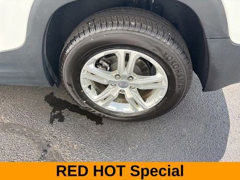 Used 2023 GMC Terrain SLE w/ Driver Convenience Package image 45