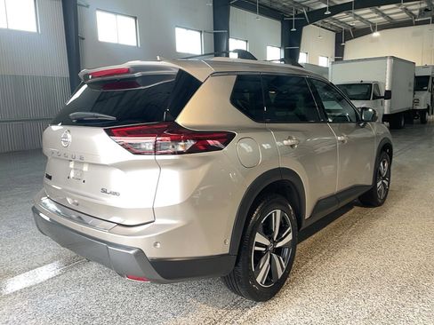 Used 2024 Nissan Rogue SL w/ SL Premium Package image 25