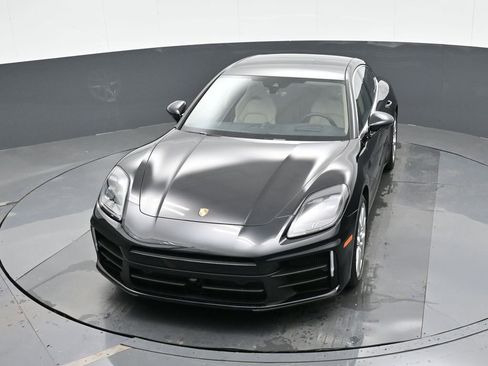 Used 2025 Porsche Panamera RWD image 33