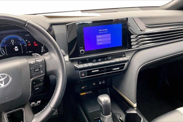 Used 2025 Toyota Camry SE FWD image 5