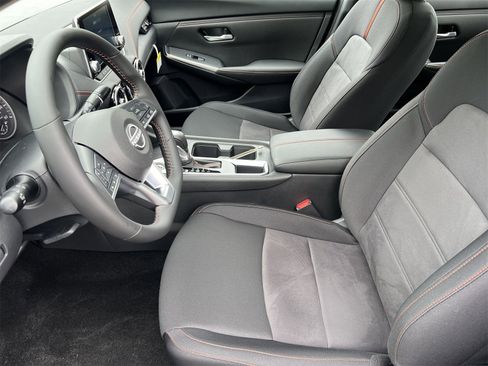 New 2025 Nissan Sentra SR w/ Midnight Edition image 17