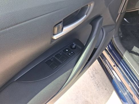 Used 2020 Toyota Corolla LE FWD image 15
