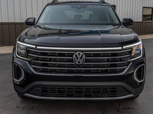 Used 2024 Volkswagen Atlas SE w/ Panoramic Sunroof Package image 5
