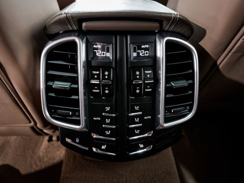 Used 2013 Porsche Cayenne Turbo AWD/4WD image 37