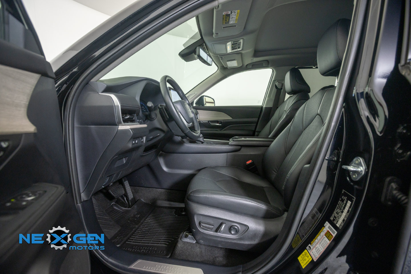 Used 2026 Toyota Grand Highlander AWD image 14