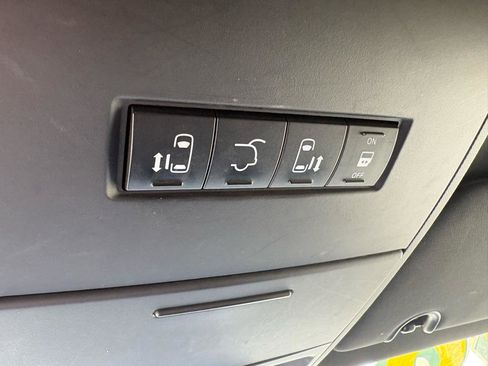 Used 2015 Chrysler Town & Country S image 28