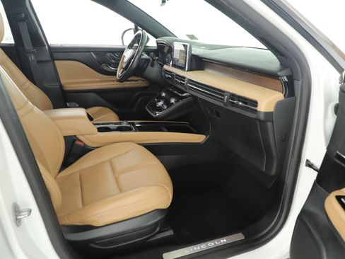 Used 2020 Lincoln Corsair Reserve image 11