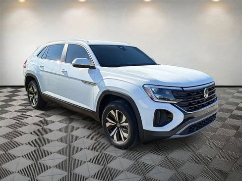 Used 2024 Volkswagen Atlas Cross Sport SE FWD image 3