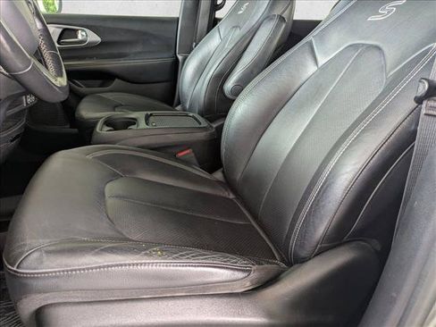 Used 2021 Chrysler Pacifica Touring-L w/ S Appearance Package FWD image 15