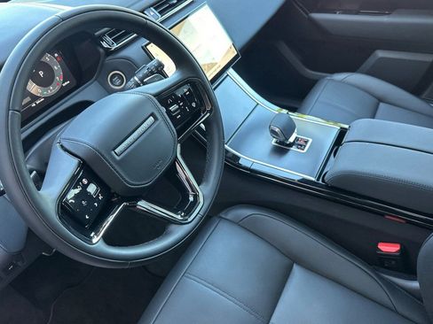 New 2026 Land Rover Range Rover Velar Dynamic SE AWD/4WD image 4