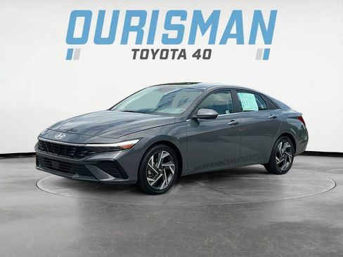 Used 2025 Hyundai Elantra SEL FWD image 3