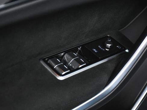 Used 2022 Jaguar F-PACE SVR AWD/4WD image 10