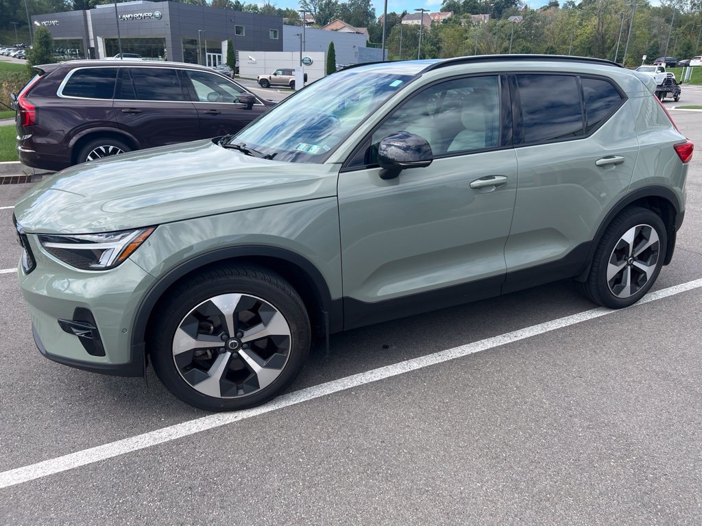 Used 2023 Volvo XC40 B5 Plus w/ Driver Assist Package AWD/4WD image 11