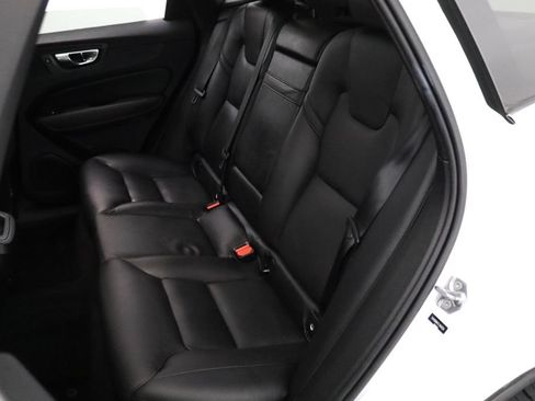 Used 2020 Volvo XC60 T5 Momentum AWD/4WD image 10