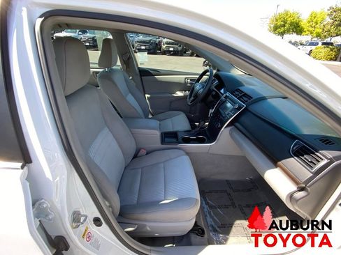 Used 2015 Toyota Camry LE FWD image 11
