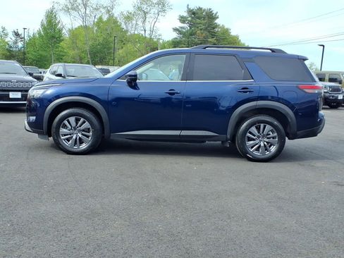Used 2024 Nissan Pathfinder SV AWD/4WD image 6