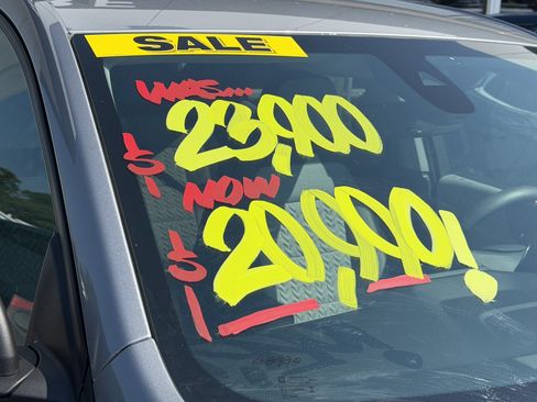Used 2024 Chevrolet Equinox LS w/ LS Convenience Package FWD image 2