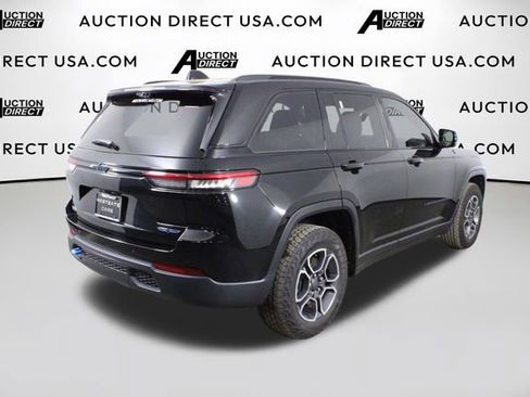 Used 2022 Jeep Grand Cherokee Trailhawk w/ Advanced Protech Group II AWD/4WD image 52