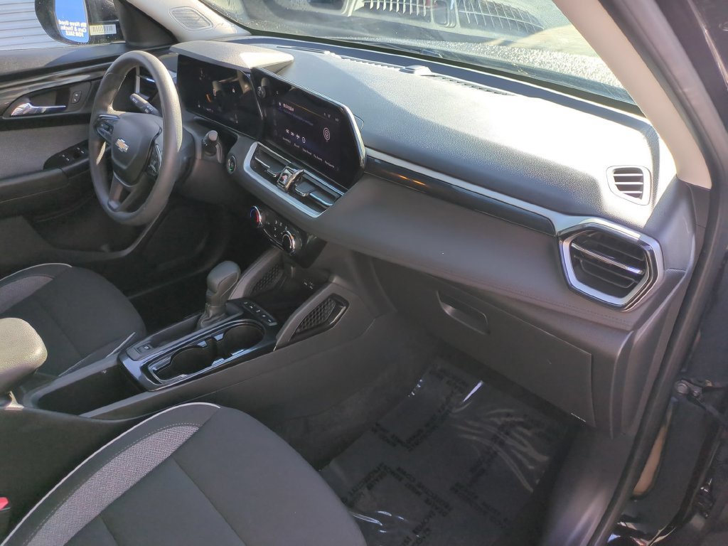 Used 2025 Chevrolet TrailBlazer LT AWD/4WD image 30