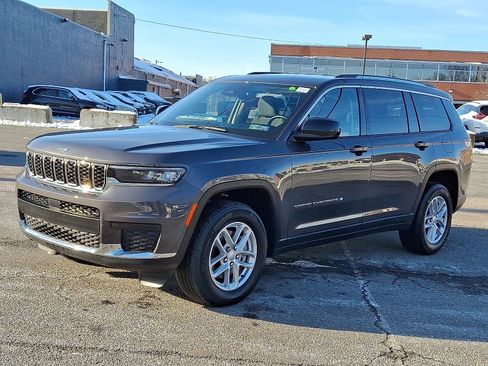 Used 2023 Jeep Grand Cherokee L Laredo image 3