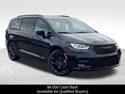 New 2026 Chrysler Pacifica Select