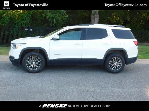 Used 2017 GMC Acadia SLT FWD image 2