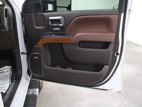 Used 2019 Chevrolet Silverado 2500 High Country w/ Duramax Plus Package image 30