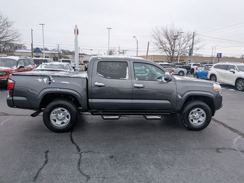Used 2022 Toyota Tacoma SR image 10