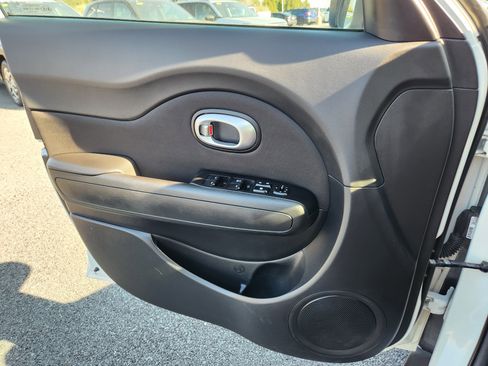 Used 2016 Kia Soul FWD image 22